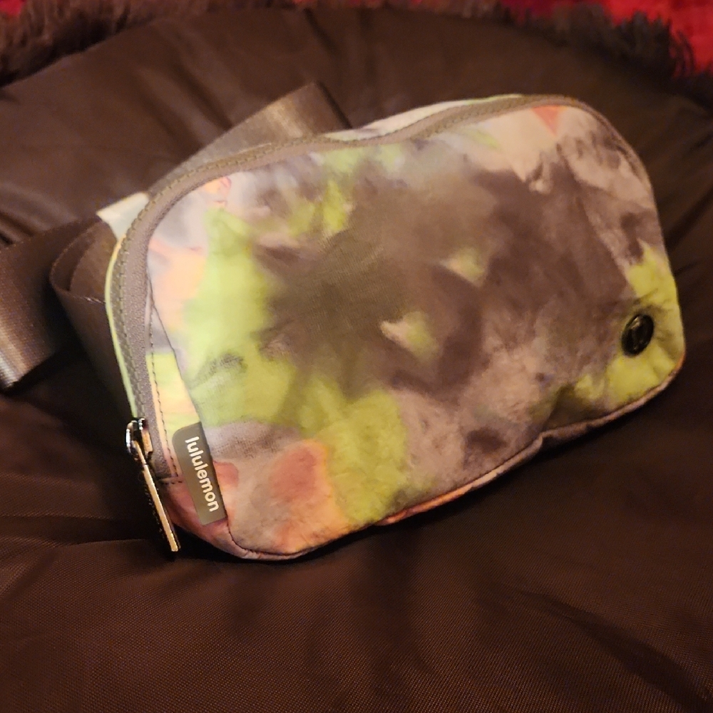 Lululemon Athletica Belt Bag in Gray and Green